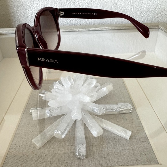PRADA PR 18RS UAN0A6 - OPAL BORDEAUX. Sunglasses. Authentic - Picture 3 of 5